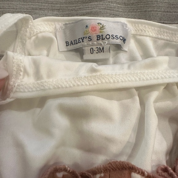 ⭐️⭐️Baileys Blossom romper like new⭐️⭐️ - Picture 2 of 2